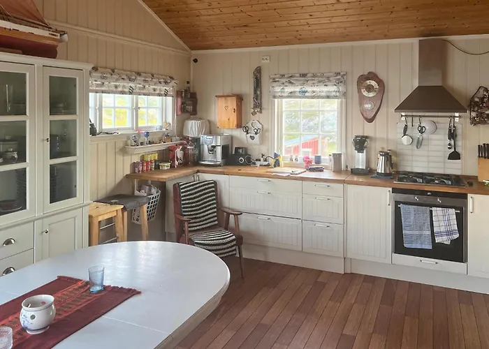 Nice Home In Sauoya With House Sea View * Dyrvik